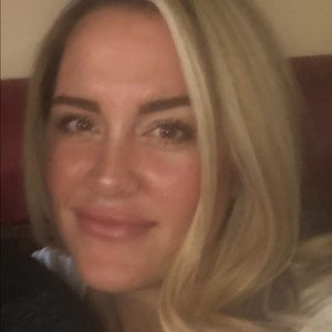 Meet your Posher, Abbey